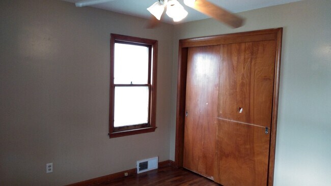 Foto del edificio - 725 N H St