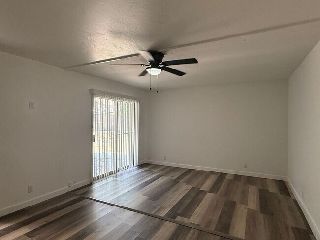 Building Photo - 217 Avenue E