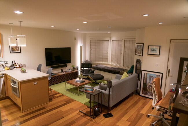 Building Photo - 1810 Polk St