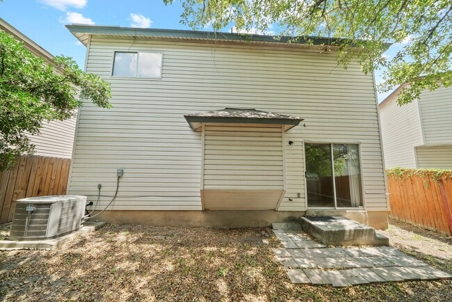 Building Photo - 3 Bedrooms and 2.5 Bathrooms located in Ke...