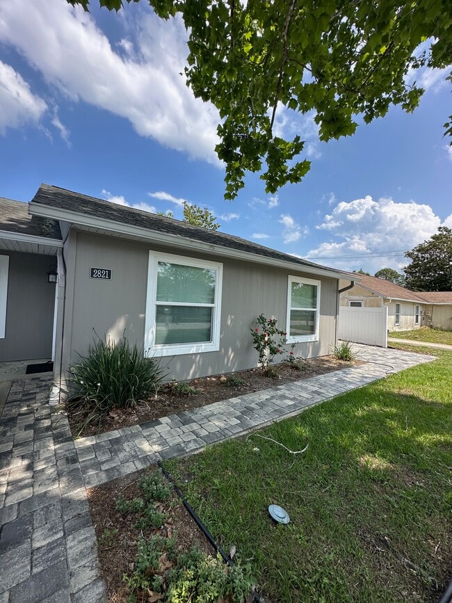 Building Photo - 2821 Nordman Ave