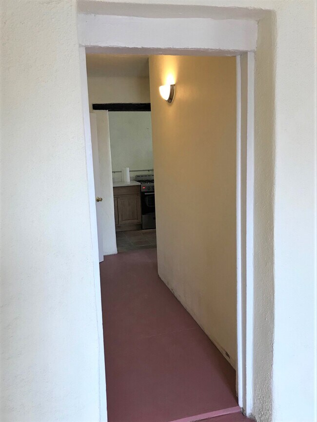 Foto del edificio - 426 E 8th St