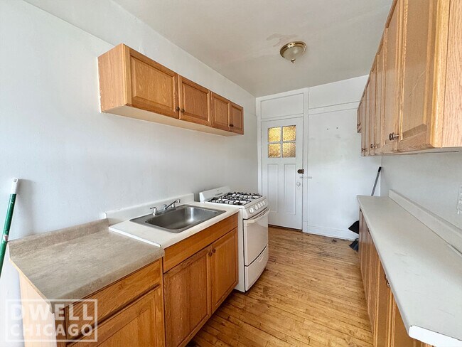 Foto del edificio - 6540 N Lakewood Ave