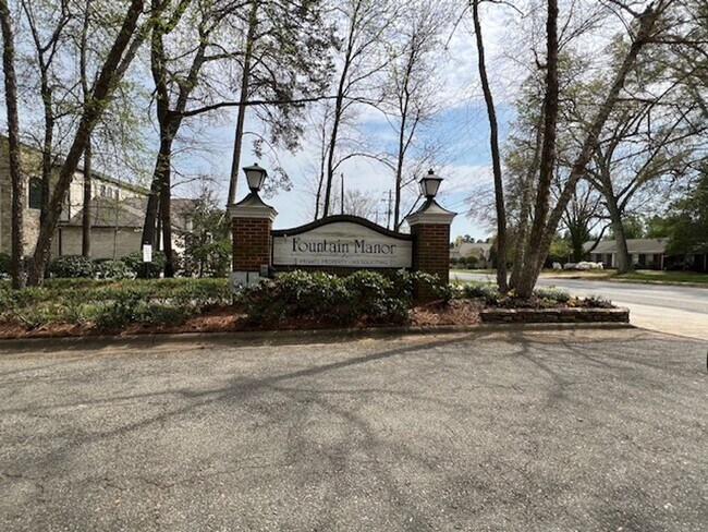 Building Photo - 3 Bedroom/ 2 bath Condo in Fountain Manor