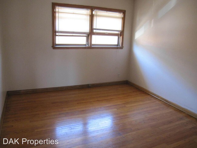 Building Photo - 1209 E Singer Cir