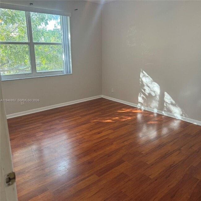 Foto del edificio - 549 Racquet Club Rd