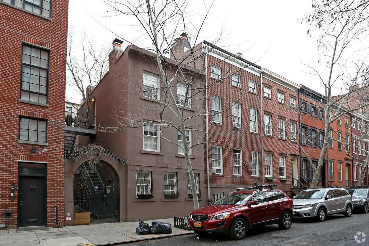 Building Photo - 34-36 Bethune St