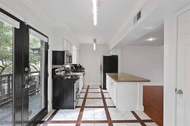 Foto del edificio - 7730 Meadow Rd