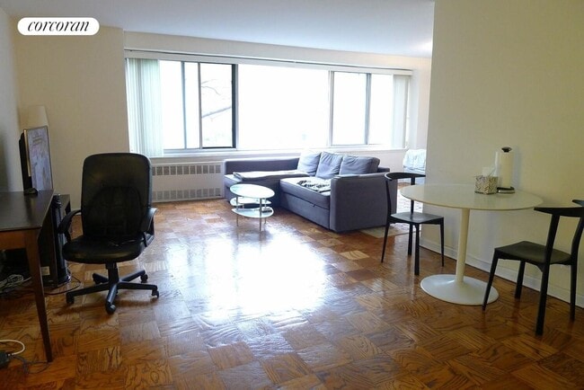 Building Photo - 400 Central Prk W