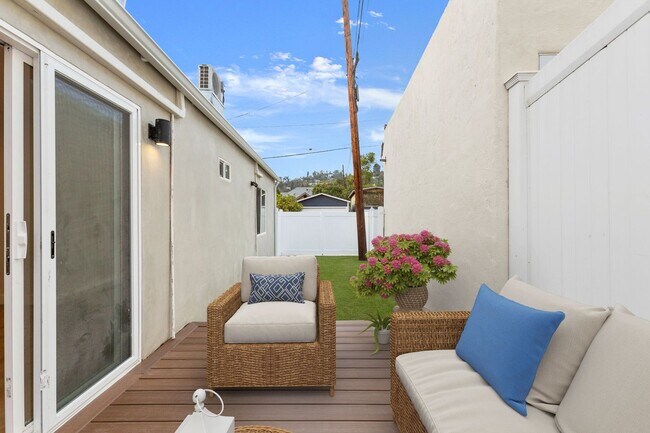 Foto del interior - Private Bungalow w/ Yard! Move in Today