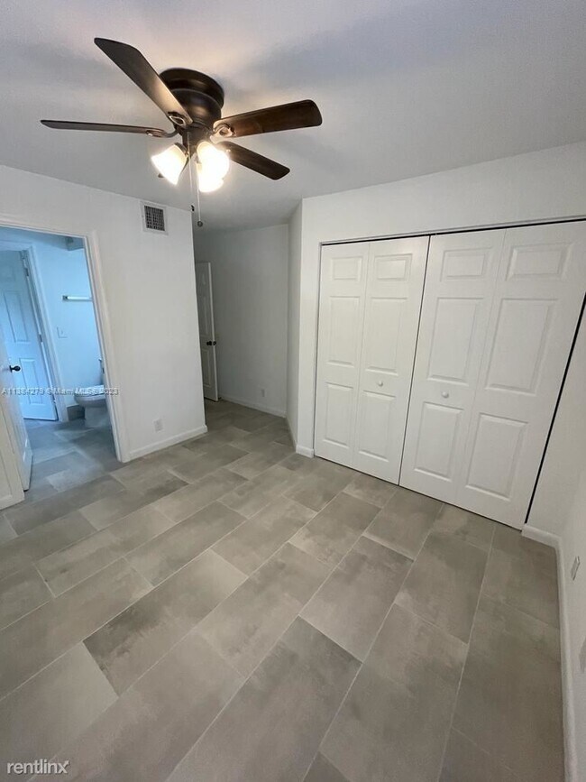 Building Photo - 3 br, 2.5 bath House - 3808 Tree Top Dr