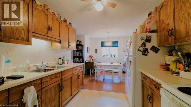 Photo du bâtiment - 470 Elizabeth St E