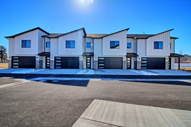 Photo - 681-628 28 Rd Townhome