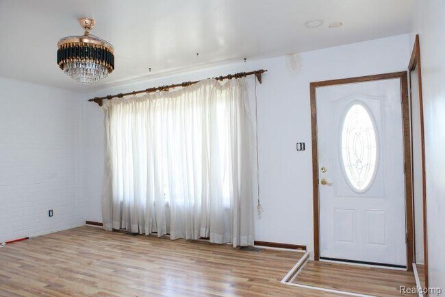 Foto del edificio - 28239 Sutherland Ave