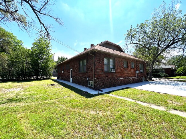 Building Photo - 1734 W 13th St N