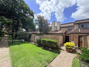 Building Photo - 726 Country Pl Dr