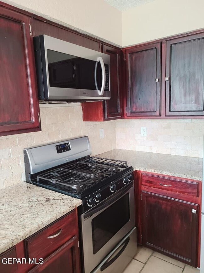 Foto del edificio - 765 Colchester Dr