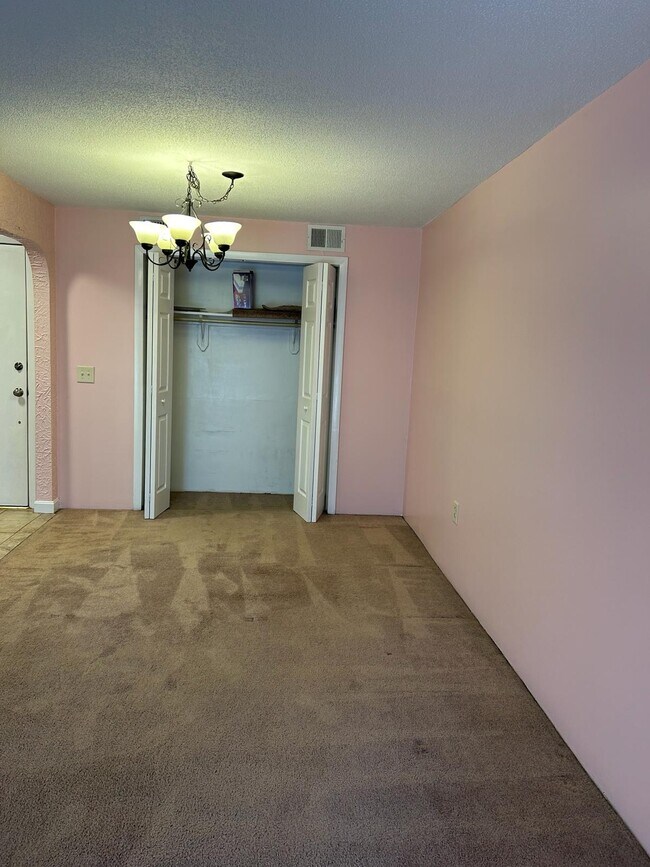 Building Photo - 21 Shadowbrook Ln
