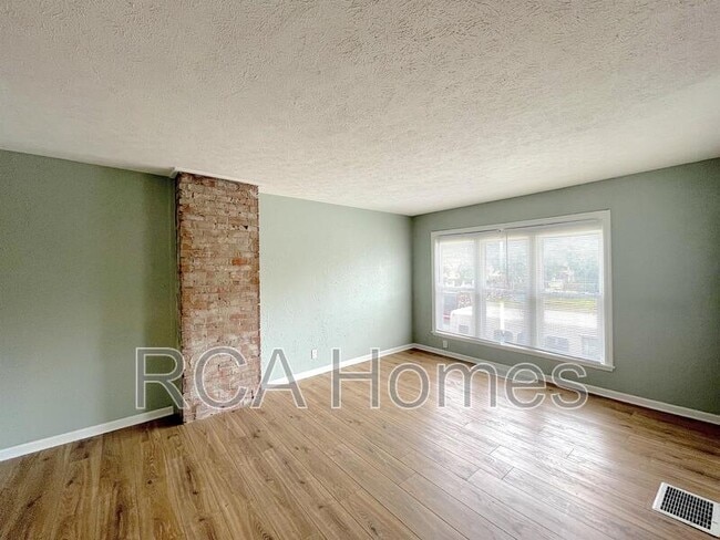 Building Photo - 520 E 32nd St