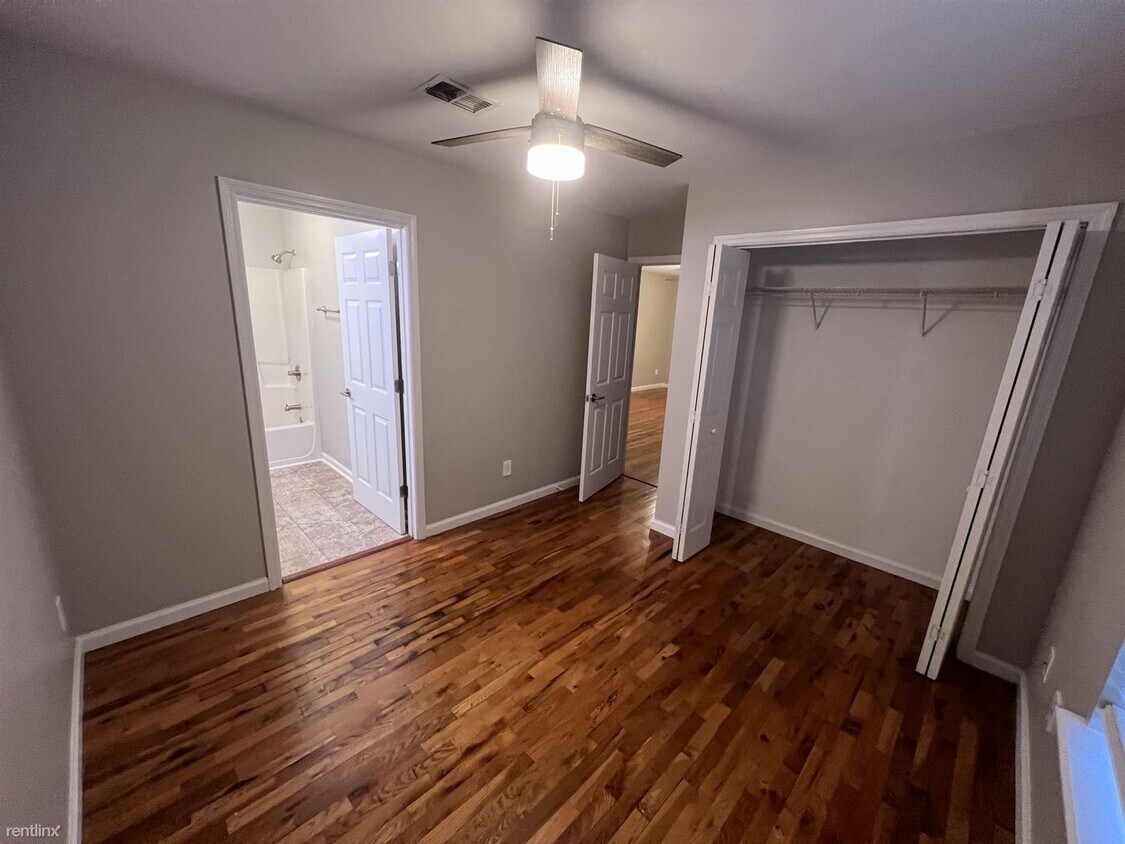 Building Photo - 2 br, 2 bath Duplex - 719 West Georgia Str...