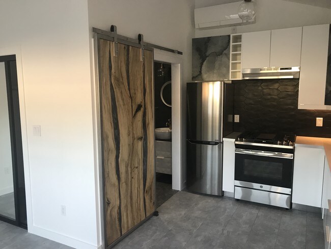 Foto del edificio - 5519 Bevis Ave