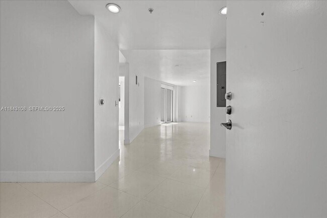 Foto del edificio - 3030 NE 188th St