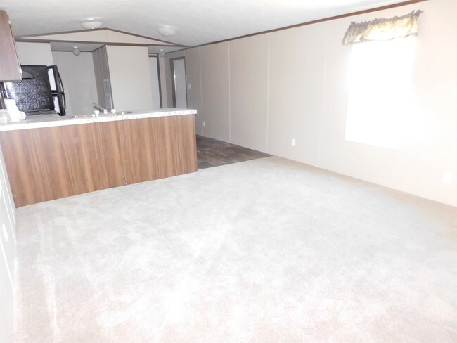 Building Photo - 4005 Hilltop Dr