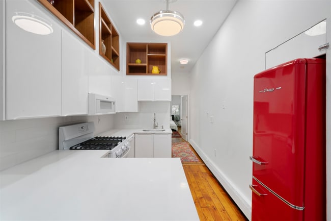 Building Photo - 237 3rd St