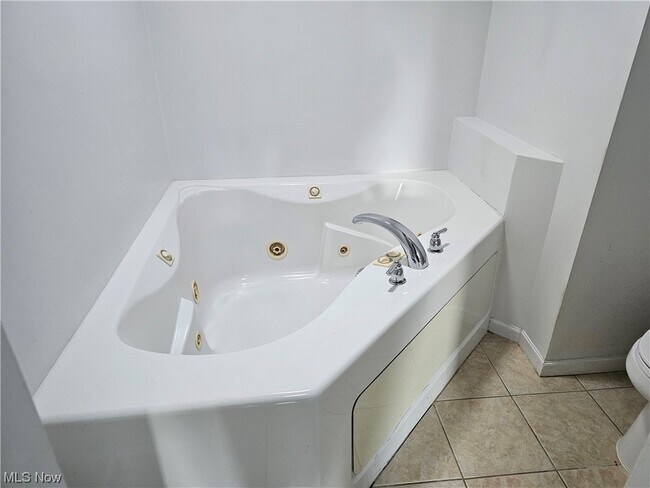 Foto del edificio - 7021 Longview Dr