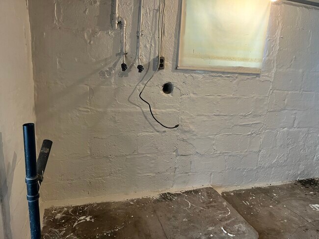 Laundry Hookup - 86 Beech St