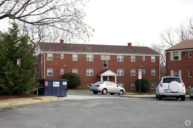 Building Photo - Buckingham Village