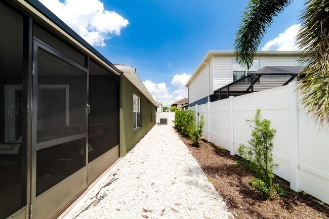 Foto del edificio - 5545 Bess Ln