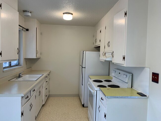 Foto del edificio - 3205-3205 Nielsen Rd