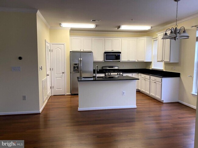 Building Photo - 5074 Donovan Dr