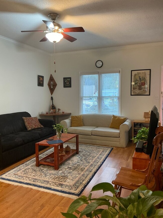 Building Photo - 1 Bedroom/2 .5 Bath Condo located in River...