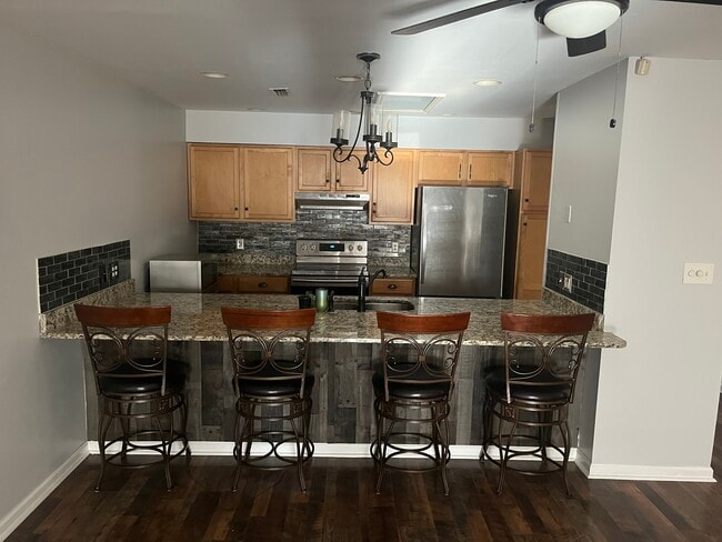 Foto del edificio - 2005 Locarno Dr