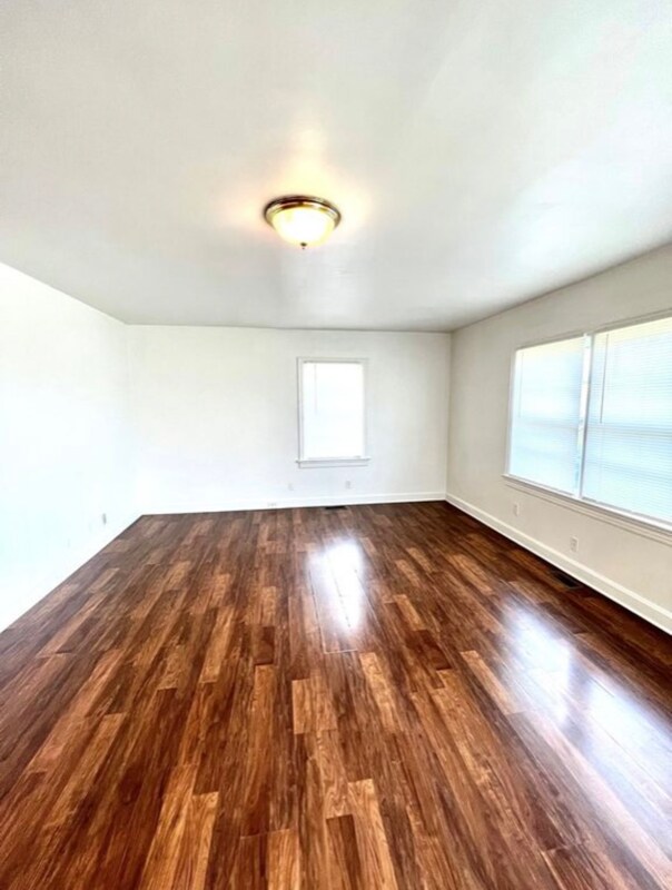 Foto del edificio - 1604 E 9th St