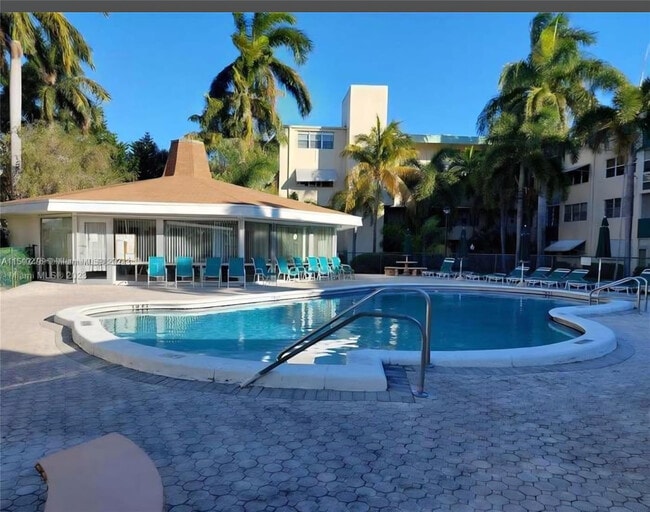 Building Photo - 1333 E Hallandale Beach Blvd
