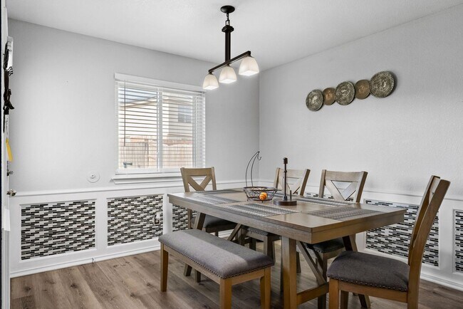 Foto del edificio - Beautiful home in available June 1st