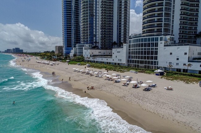 Building Photo - 15901 Collins Ave
