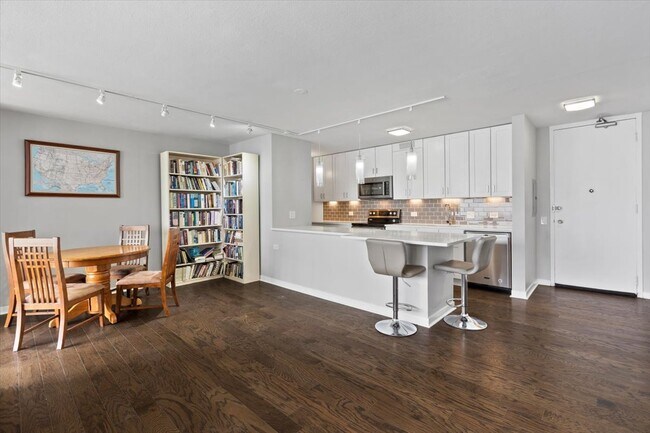 Foto del edificio - 900 N Lake Shore Dr