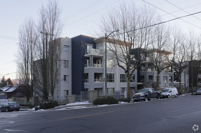 Photo du bâtiment - Point Grey Manor