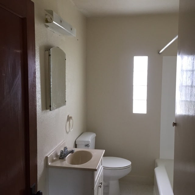 Building Photo - UPDATED HOME WITH 2 BEDROOMS