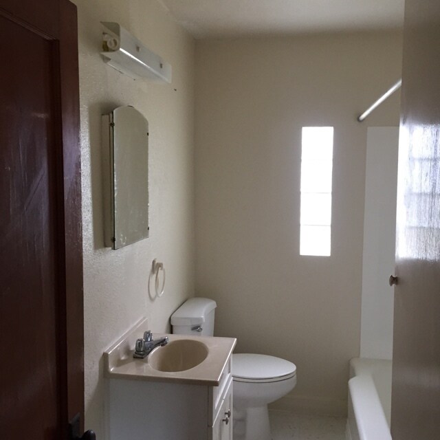 Foto del edificio - UPDATED HOME WITH 2 BEDROOMS
