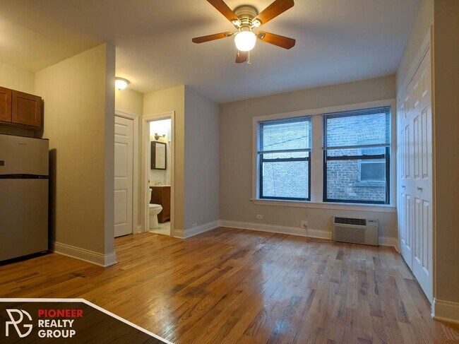 Building Photo - 837 W Wolfram St