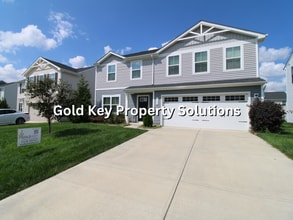 Building Photo - 9739 Oak Grove Dr