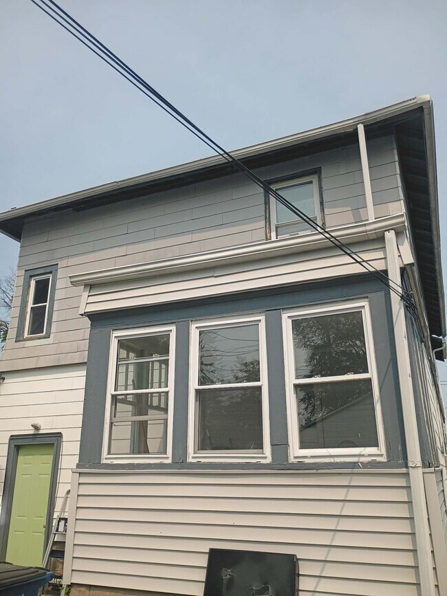 Foto del edificio - 1534 E Broadway St