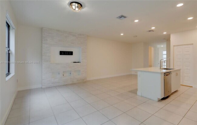 Building Photo - 15826 NW 91st Ave