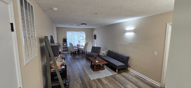 Foto del edificio - 1440 Collegeview Ave