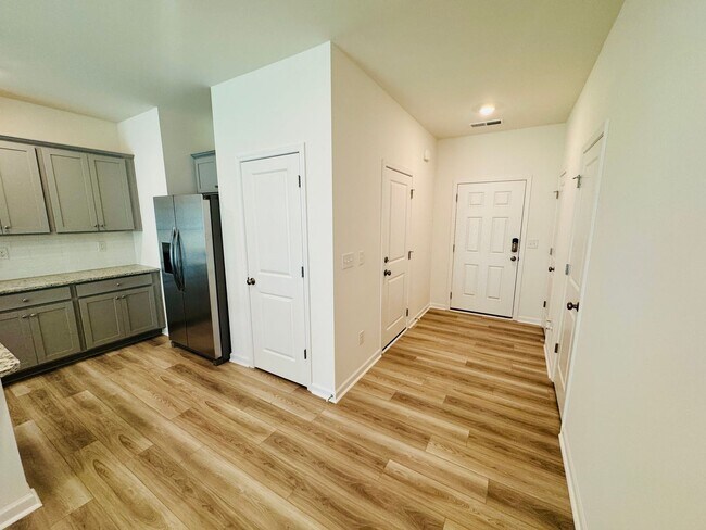 Foto del edificio - Beautiful New Construction; 3BR/2.5BA Town...